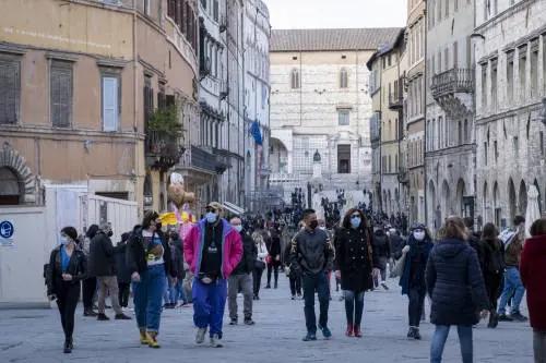 Chi ha "l'immunità ibrida": cosa succede nel nostro corpo