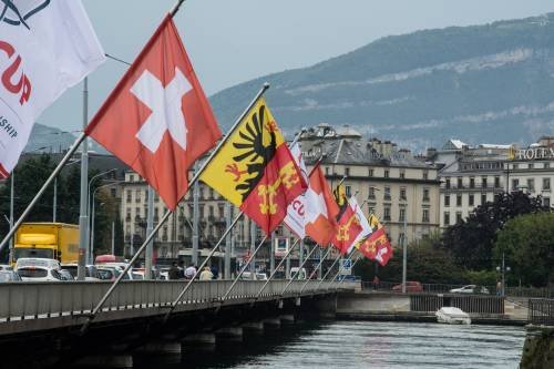 L'allarme della Svizzera: "Fate scorte di cibo e  acqua: vi daremo pillole di iodio"