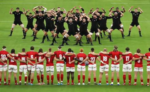 A Torino gli All Blacks a ritmo dell'haka del maori "italiano"