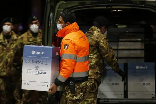 Regioni in allarme per le dosi. Ma ora ne arrivano 1,3 milioni