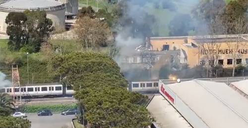 Incendio sul treno Roma-Lido: passeggeri in fuga sui binari
