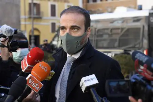 Non sarà il sospetto a salvarci dal virus