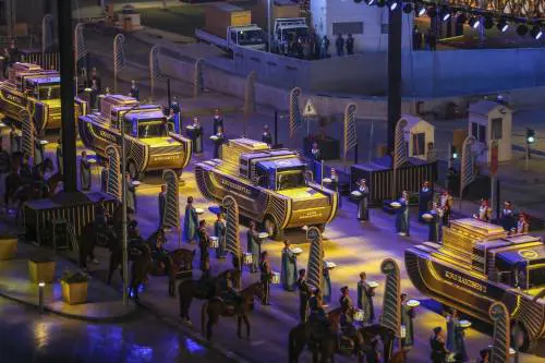 La parata delle mummie. Al Sisi sfida le maledizioni