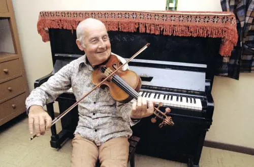 Grappelli, vita senza spartito del violinista che stregò Parigi