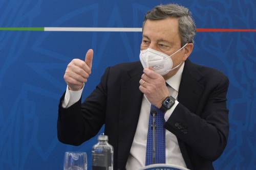 Draghi pensa a un allentamento: spunta la data per le prime riaperture