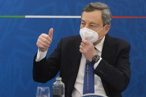 Draghi pensa a un allentamento: spunta la data per le prime riaperture