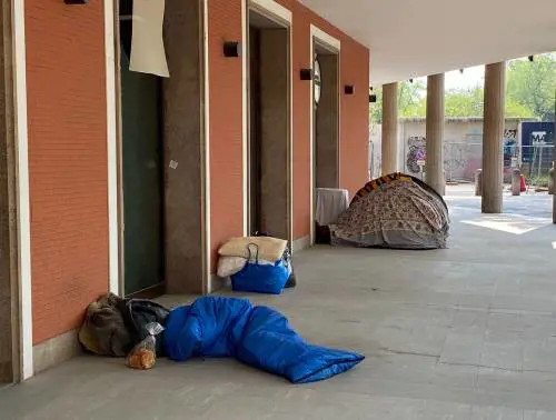Notti dei disperati in Centrale I bambini dormono per terra