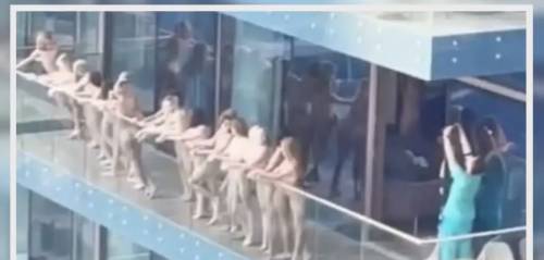 Arrestate le modelle nude sul balcone: "Offendono la comunità araba"