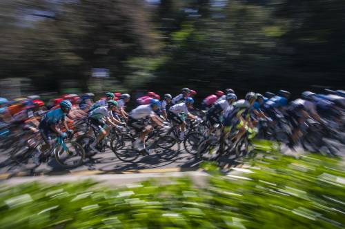 Povero ciclismo, non bastava la fatica. Ora c'è il Grande Fratello ambientalista