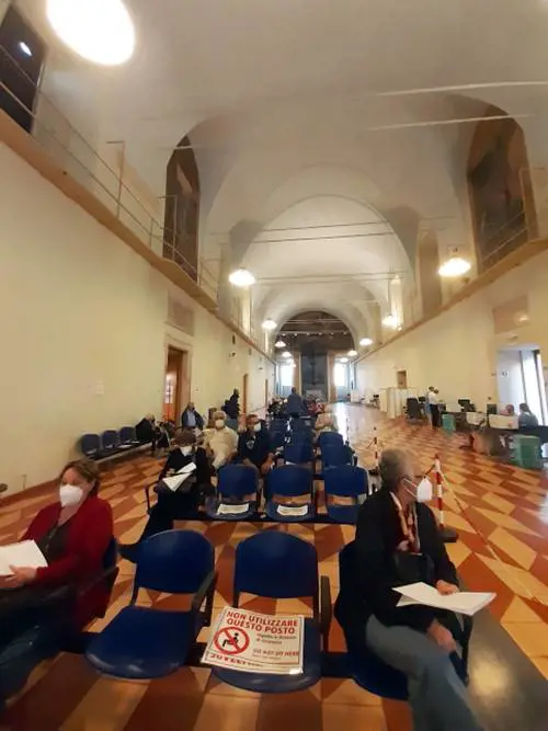 Altre dosi in ritardo e 255mila iniezioni a Pasqua e Pasquetta. La rabbia di Figliuolo