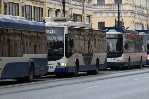 I Nas: "Tracce di virus su bus e metro".  Viminale ai prefetti: vigilare sui viaggi