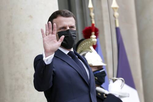 La mossa “anti casta” di Macron. ​Così prova a riprendere consensi