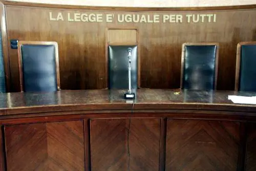 Pagare per difendersi: cosa può cambiare. Legali in rivolta