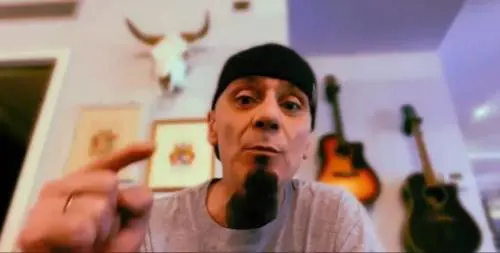 L'ira di J-Ax minacciato: "Fanno il c... che vogliono"
