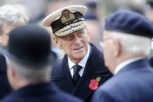 L'addio a nonno Filippo. Ma oggi Harry e William non marceranno uniti.