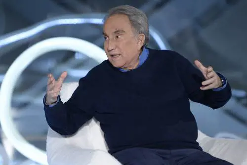 Emilio Fede in ospedale: "Esperienza drammatica, qui per una brutta caduta"