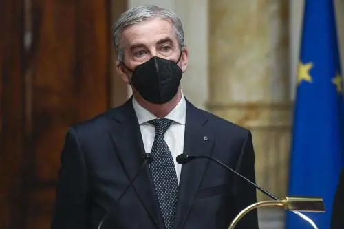 Mobilità sostenibile, il 50% delle colonnine è occupato da abusivi