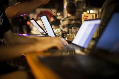 Attacco hacker alla Siae, rubati i dati degli artisti. "Finiranno sul dark web"