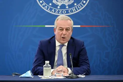 La variante Delta è già al 16%. Locatelli: possibili zone rosse "Fondamentale immunizzarsi"