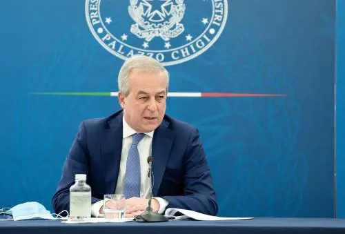 "Da 3 settimane contagi giù". Ma i numeri smentiscono il Cts