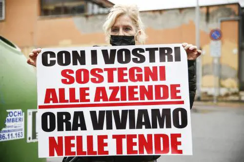 La rivolta delle partite Iva: "Pochi ristori, ora riapriamo"