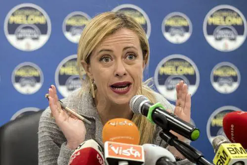 Meloni: "Fermiamo la lotta ai contanti. Cosa serve per riaprire davvero"