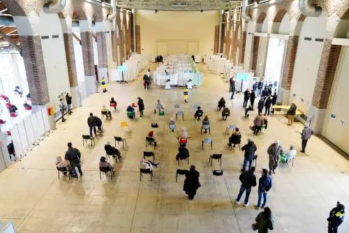 Vaccini, il 22 aprile aprono le iscrizioni per gli over sessanta