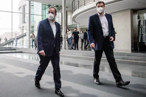 Candidati contrapposti tra le alleate Cdu e Csu. Laschet e Söder si contendono il dopo Merkel