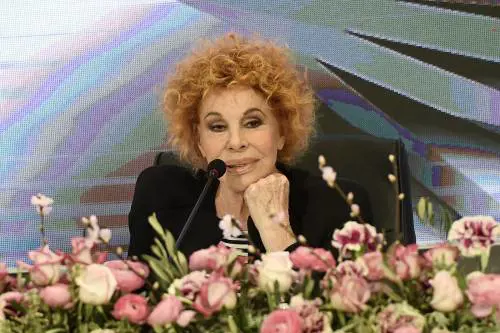 Ornella Vanoni tranchant su Bosé: "Negazionista? Ha i neuroni bruciati"