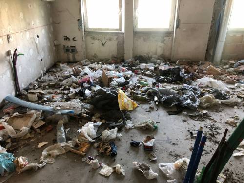 "Sniffano sui giochi dei bimbi". Ma Sala ignora pure la polizia