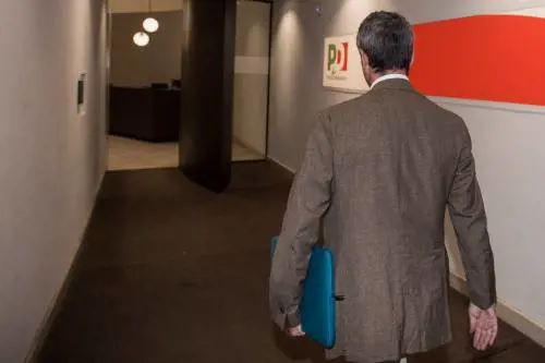 La sinistra a difesa di Speranza: "Non si tocca o rischia il governo"