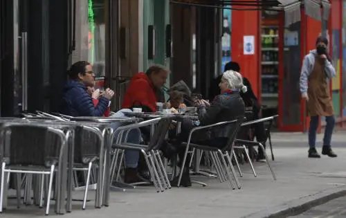 La tabella di marcia per la ripartenza: ristoranti, fiere e congressi tra le priorità