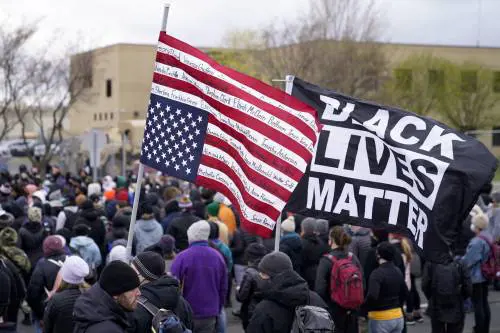 "In America polizia brutale contro i neri. La sentenza Floyd può essere esplosiva"
