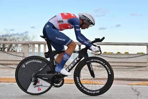 Il Giro d'Italia di Nibali finisce in una buca. "Io non mi arrendo..."