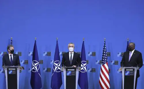 Blinken vede Stoltenberg: "Mosca fermi l'escalation"