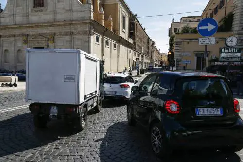 Il piano del Campidoglio: sarà Google a gestire i semafori