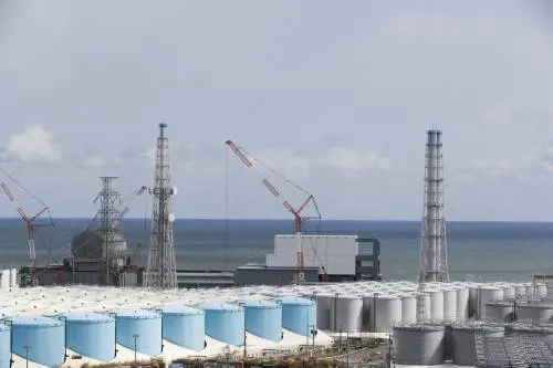 In mare le acque di Fukushima. Tokyo riattiva le centrali nucleari