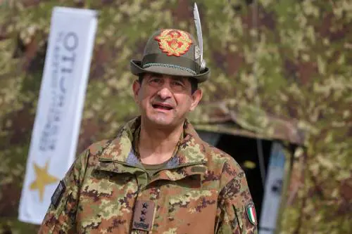 “Il mondo militare sopprime l’umano”. L’ultima boiata radical chic