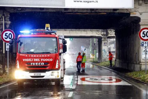 Modica, incendio in una casa: poliziotti salvano alcune persone