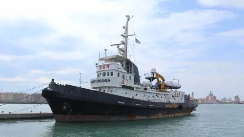 La Mare Jonio è a Venezia: giallo sull'ormeggio. Che cosa non torna