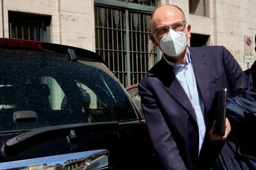 Letta flirta col fondatore di Open Arms. Salvini furibondo: "Non ho parole"