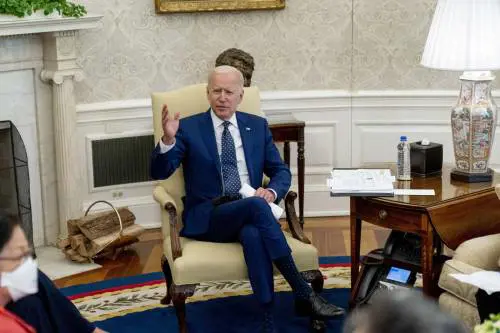 Biden punisce la Russia: espulsioni e ditte bandite. Mosca: "Summit difficile"