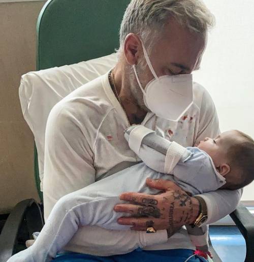 Operata la figlia di Gianluca Vacchi: "Non laveró la maglia sporca del suo sangue"