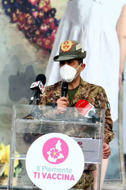 Dai Vax-rave per ragazzi ai sieri nelle aziende. Figliuolo striglia le Regioni: "Seguite il piano"