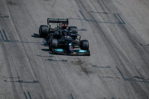 Hamilton è il sovrano nel Gp dei re in crisi. E principe Leclerc sogna