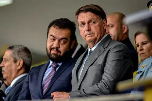 Bolsonaro è indagato. Lui minaccia: "La Carta? Pronto ad aggirarla"