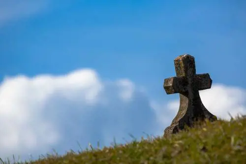Nella tomba non c'è il figlio. I genitori non vengono risarciti