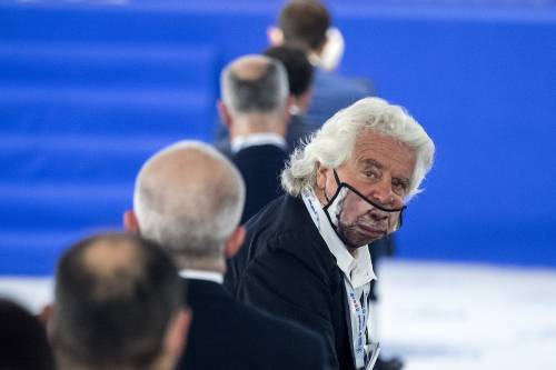 Lo show di Grillo per il figlio. "Non ha stuprato, arrestatemi"