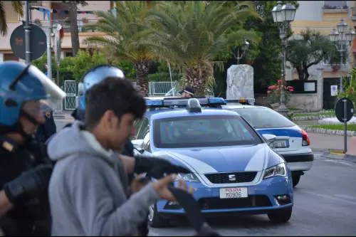 Il trucco della Francia: cacciare i clandestini per mandarli in Italia