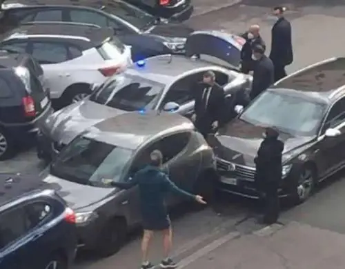 La sua auto tampona, Supermario si scusa